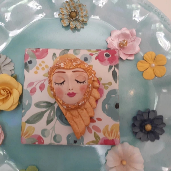 Peaceful Angel Wall Plate / 3D Assemblage Art / 11 inch OOAK - Picture 1 of 8